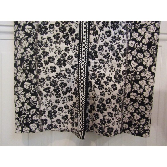 In Earnest by Bryon Lars NWOT Black White Lace Wildflower Skirt Retail $325 Sz 4 - Picture 6 of 7